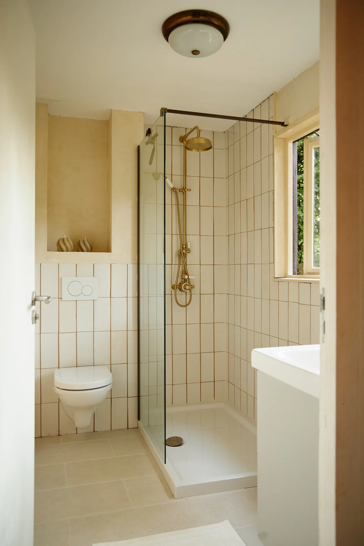 Badkamer met gouden douche